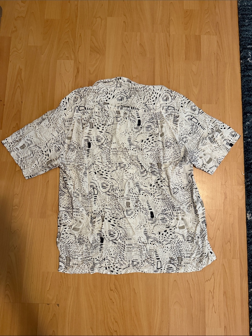 6A 100% Silk Short Sleeve Button Down Shirt - Size L - Picture 3 of 3